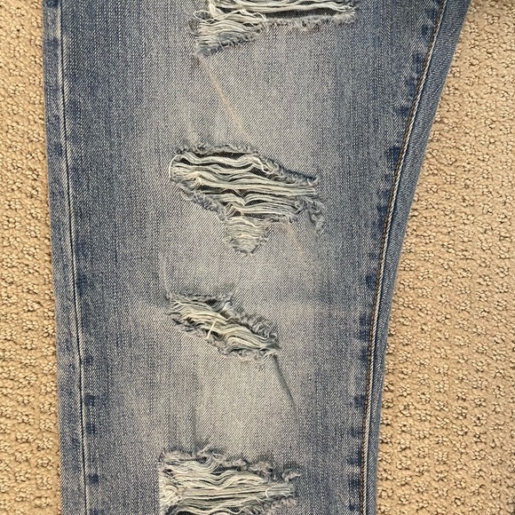 American Eagle distressed slim fit denim jeans with zipper fly. Size 32x30 - Picture 2 of 8